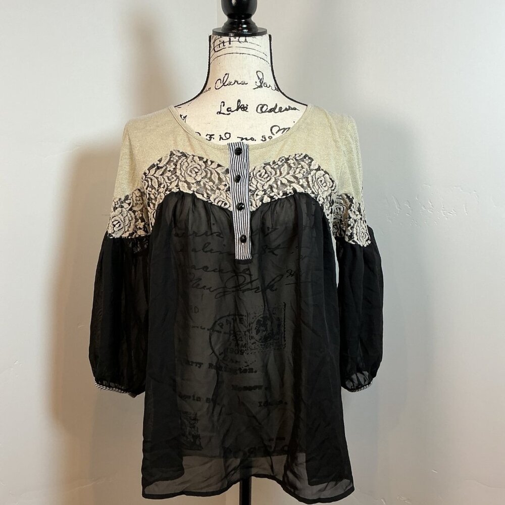 Gimmicks by BKE Beige‎ Gold Lace Black Sheer Sleeve Button Up Tunic Top M